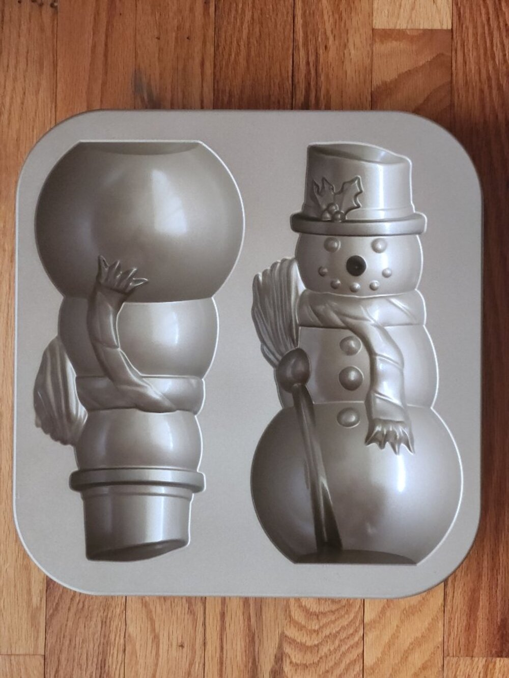 Williams Sonoma Snowman Cake Pan 3d